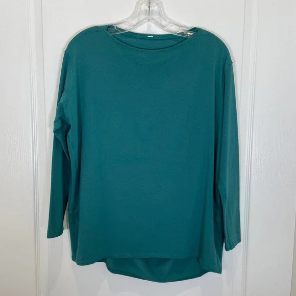 Lululemon back in action Green Long Sleeve Tee - Picture 3 of 5